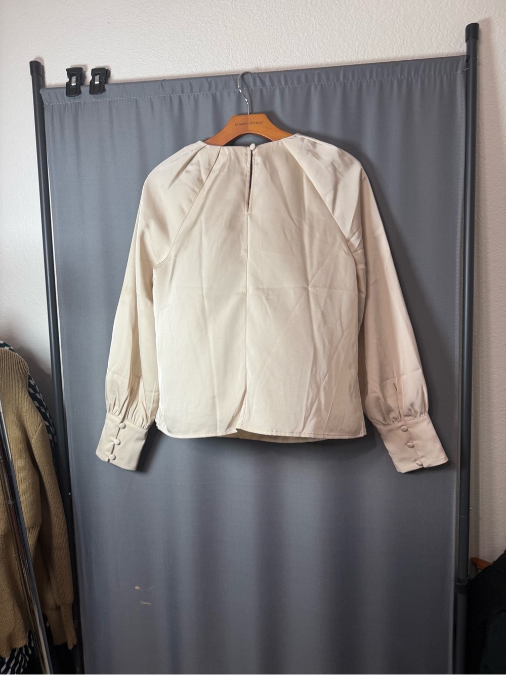 Banana Republic Cream Pleated Long-Sleeve Blouse - Picture 5 of 5